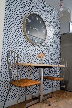 Dining - Bywater Gem - Free Gated Parking - Washer & Dryer - Walk to French Quarter (New Orleans)