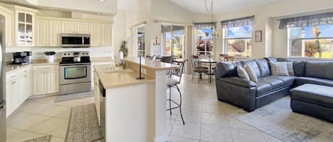 Téléviseur, livres, chaßne audio