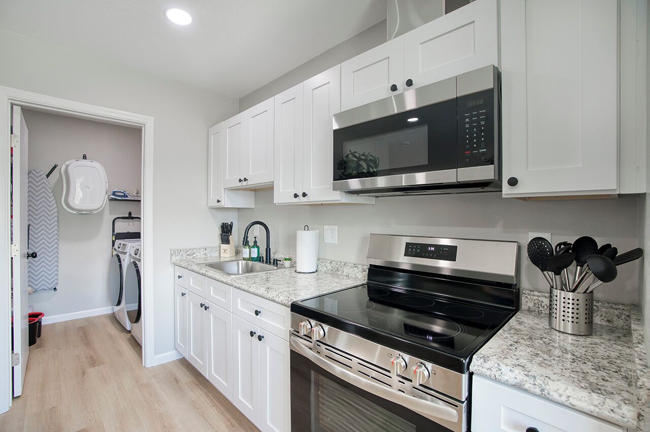 Microondas, horno, parrilla de estufa y lavavajillas 