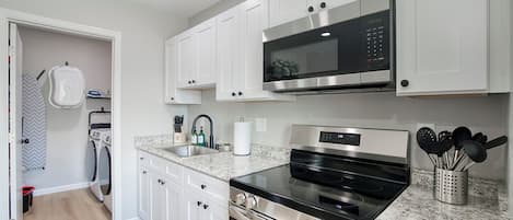 Micro-ondes, four, plaque de cuisson, lave-vaisselle