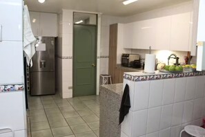 Microones, forn, placa de cuina i rentaplats 