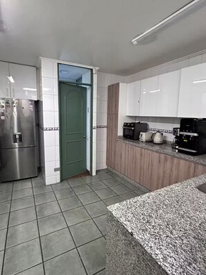 Microonde, forno, piano cottura, lavastoviglie