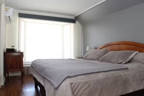 5 dormitoris, planxa i posts de planxar, wifi i roba de llit 