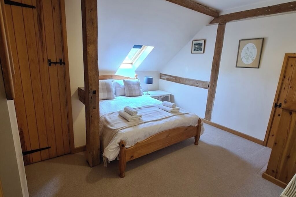 6 bedrooms, bed sheets