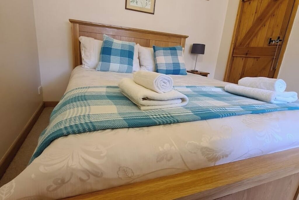 6 bedrooms, bed sheets