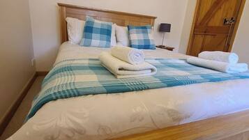6 bedrooms, bed sheets
