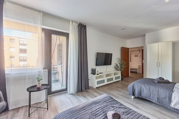 2 habitaciones, tabla de planchar con plancha, wifi y ropa de cama 