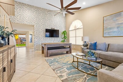 Glendale Oasis • Pool • Basketball • Pool Table • Walk to Stadium