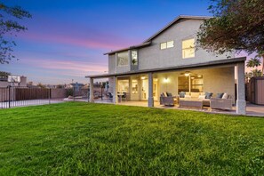 Exterior - Glendale Oasis • Pool • Basketball • Pool Table • Walk to Stadium (Glendale)