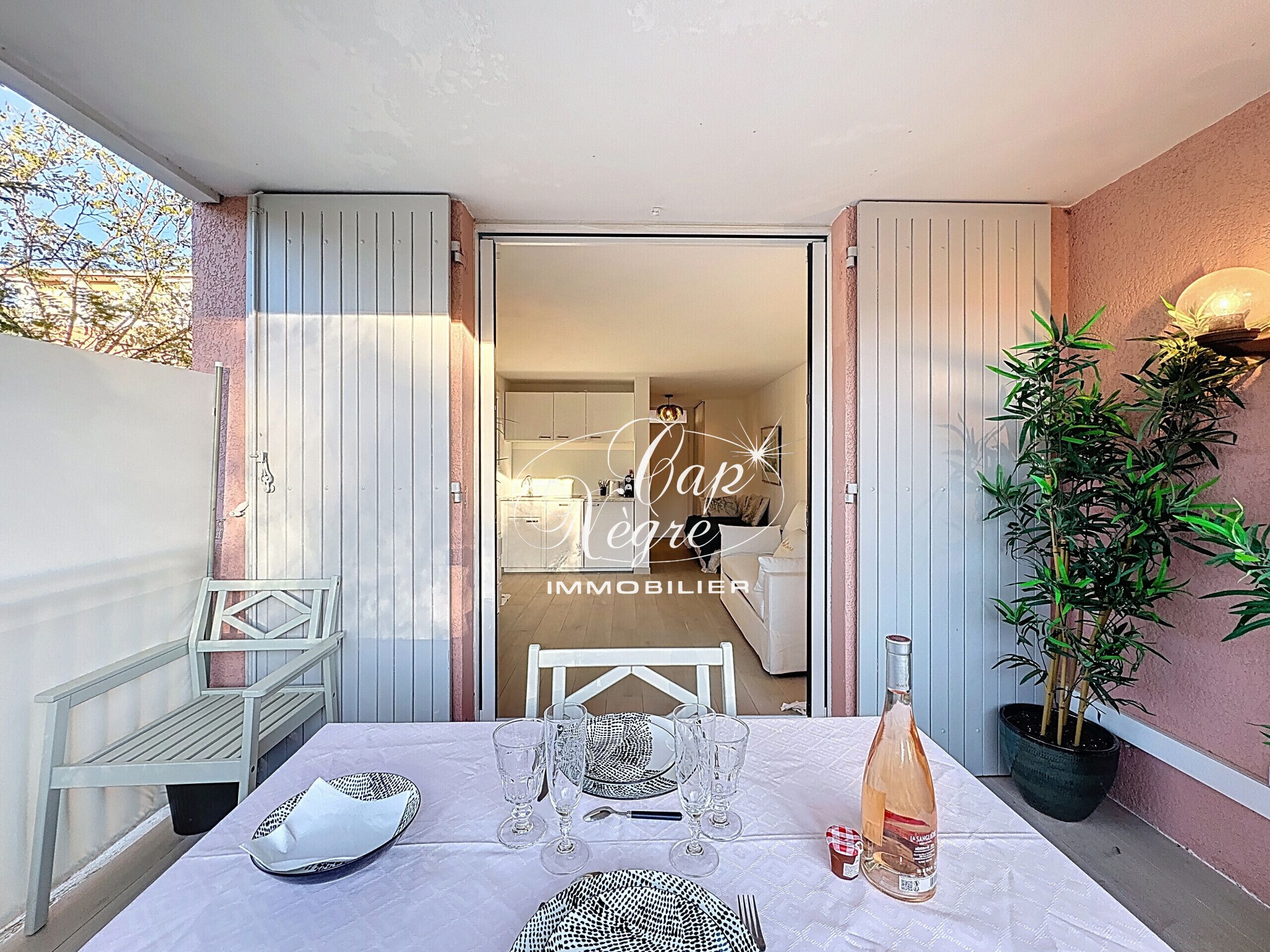 屋外ダイニングエリア