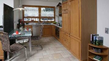 Kühlschrank, Ofen, Herdplatte, Geschirrspüler