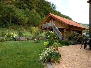 Property grounds - Apartment 'Haus Am Wald' with Mountain View, Shared Terrace and Wi-Fi (Münstertal)