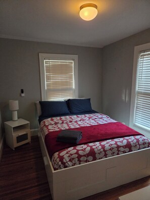 2 slaapkamers, een strijkplank/strijkijzer, wifi, beddengoed