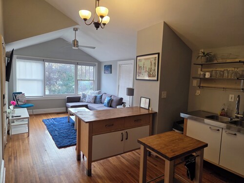 Fabulous 2-bedroom cottage in Charlotte. Pet friendly and high speed internet!