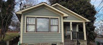 Fabulous 2-bedroom cottage in Charlotte. Pet friendly and high speed internet!