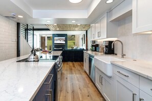 Microwave, dishwasher, coffee/tea maker, cookware/dishes/utensils - Easy Walk to Ski Lifts - Private Hot Tub - Views! (Park City)