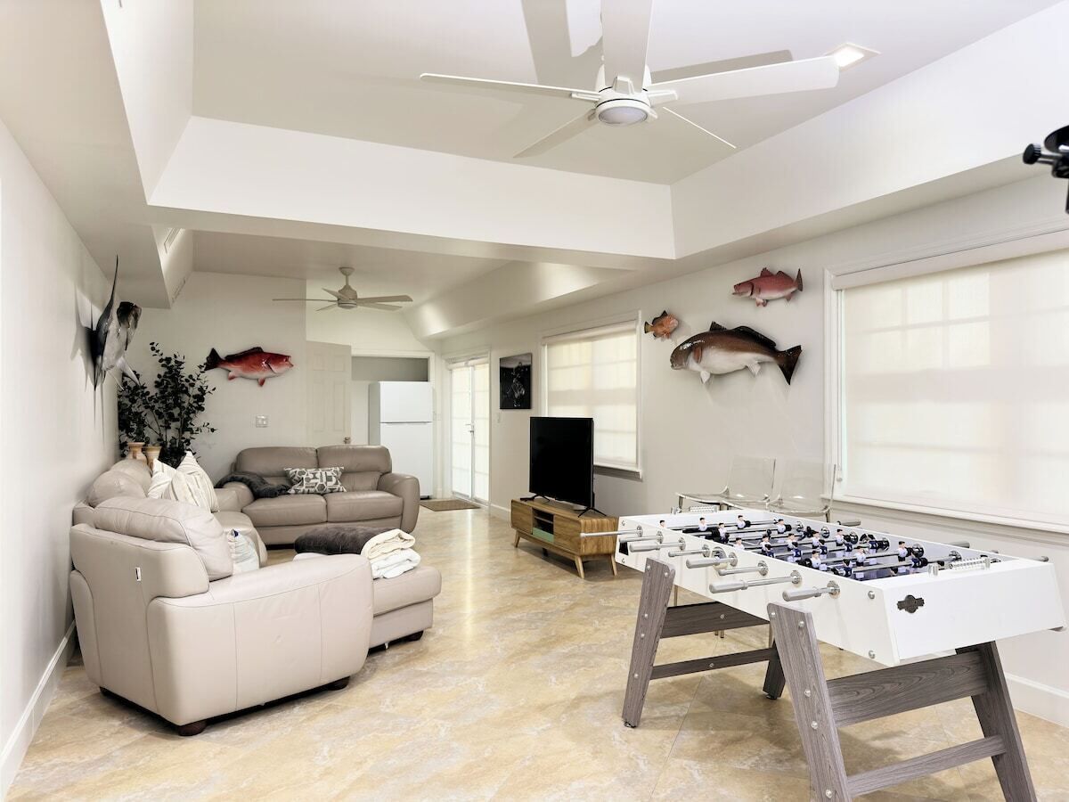 Room, 5 Bedrooms, Private Pool | Living room