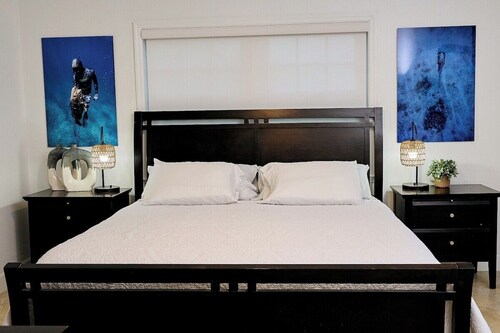Room-escape to Paradise In West End Old