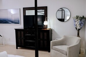 Room, 5 Bedrooms, Private Pool | Living room