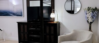 Room-escape to Paradise In West End Old