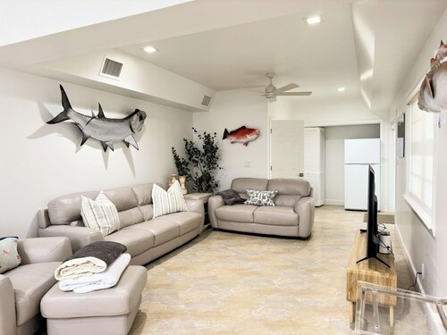 Room-escape to Paradise In West End Old