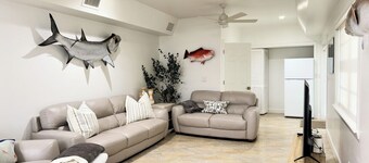 Room-escape to Paradise In West End Old