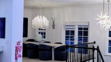 Zimmer, 5 Schlafzimmer, eigener Pool | Wohnzimmer