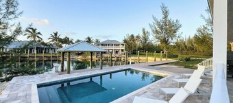 Room-escape to Paradise In West End Old