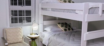 Room-escape to Paradise In West End Old