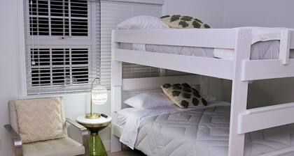 Room-escape to Paradise In West End Old