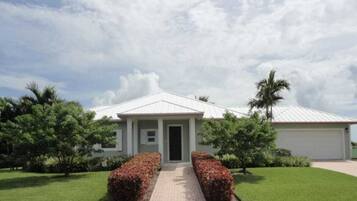 House, 3 Bedrooms, Balcony, Garden View | Exterior