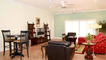 Rumah, 3 kamar tidur, balkon, pemandangan kebun | Ruang keluarga