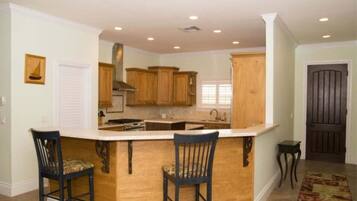 House, 3 Bedrooms, Balcony, Garden View | Interior