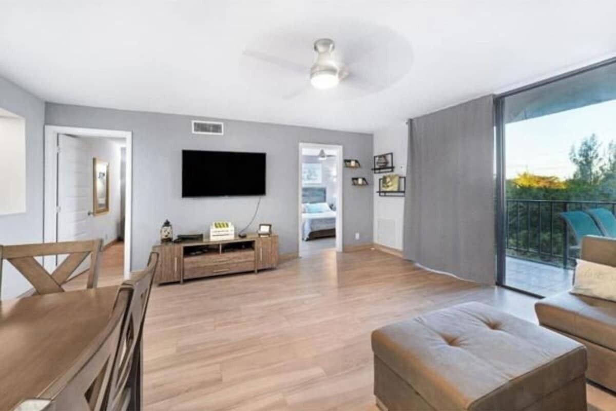 Shared Dormitory, 2 Bedrooms, Balcony, Garden View | Living room