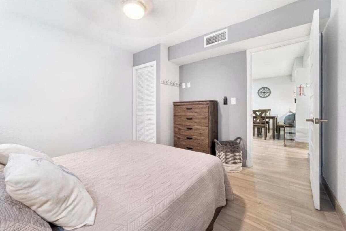 Dormitorio compartido, 2 habitaciones, balcón, vistas al jardín | 2 dormitorios