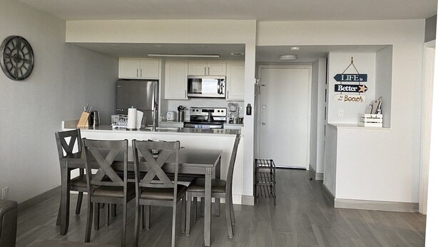 Dormitorio compartido, 2 habitaciones, balcón, vistas al jardín | Comedor