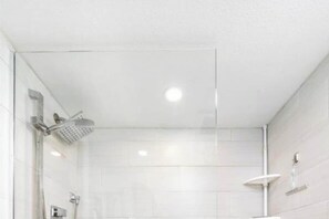Shared Dormitory, 2 Bedrooms, Balcony, Garden View | Bathroom - Room-elegant Condo in Coral Beach on the (Freeport)