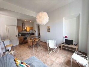 TV - Bright T3 in the heart of Ajaccio with port view (Ajaccio)