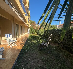 Terrace/patio - Charming apartment with garden in Antibes (Antibes)