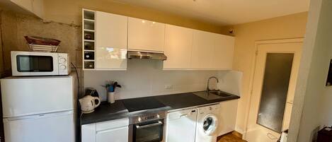 Réfrigérateur, micro-ondes, four, lave-vaisselle