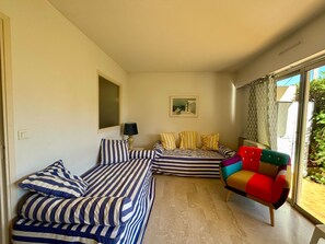TV - Charming apartment with garden in Antibes (Antibes)