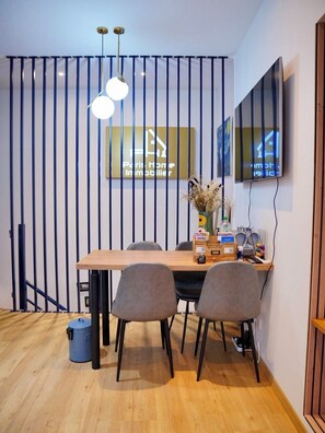 Dining - Modern Duplex - 5 rooms - Paris City Center (Paris)