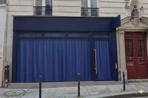 Exterior detail - Modern Duplex - 5 rooms - Paris City Center (Paris)