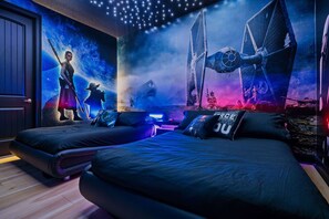 10 habitaciones, tabla de planchar con plancha y cuna de viaje 