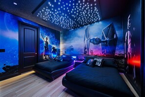 10 habitaciones, tabla de planchar con plancha y cuna de viaje 