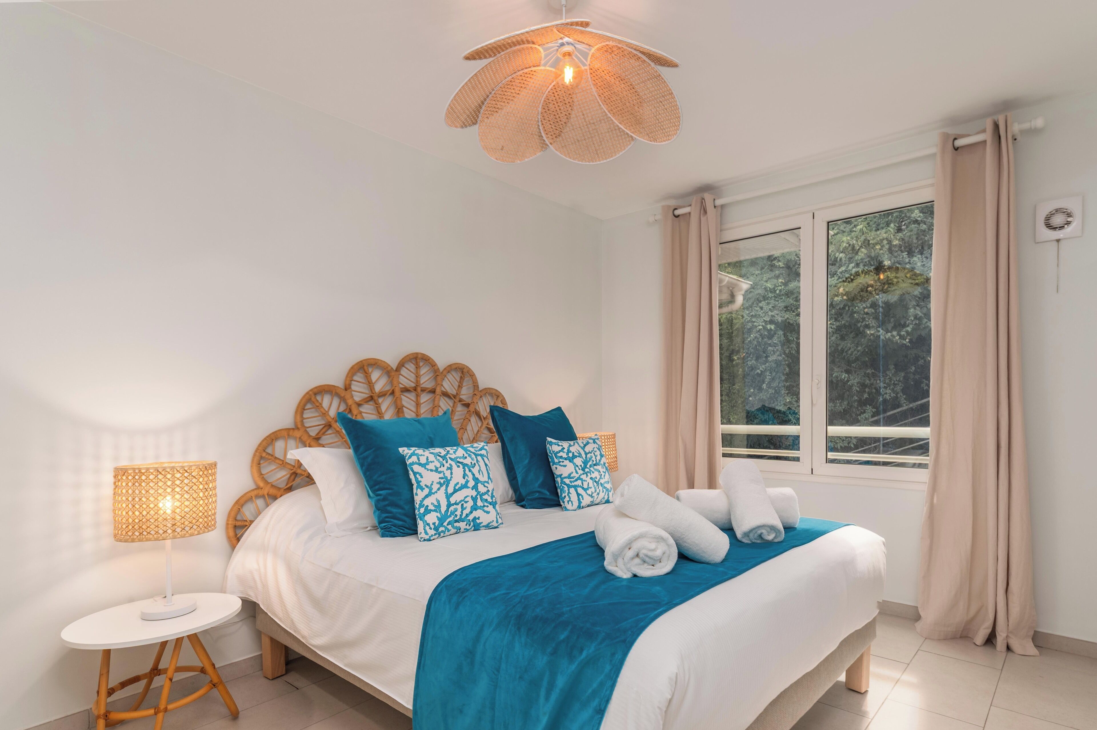 Deluxe Apartment, Sea View | Soundproofing, iron/ironing board, free WiFi