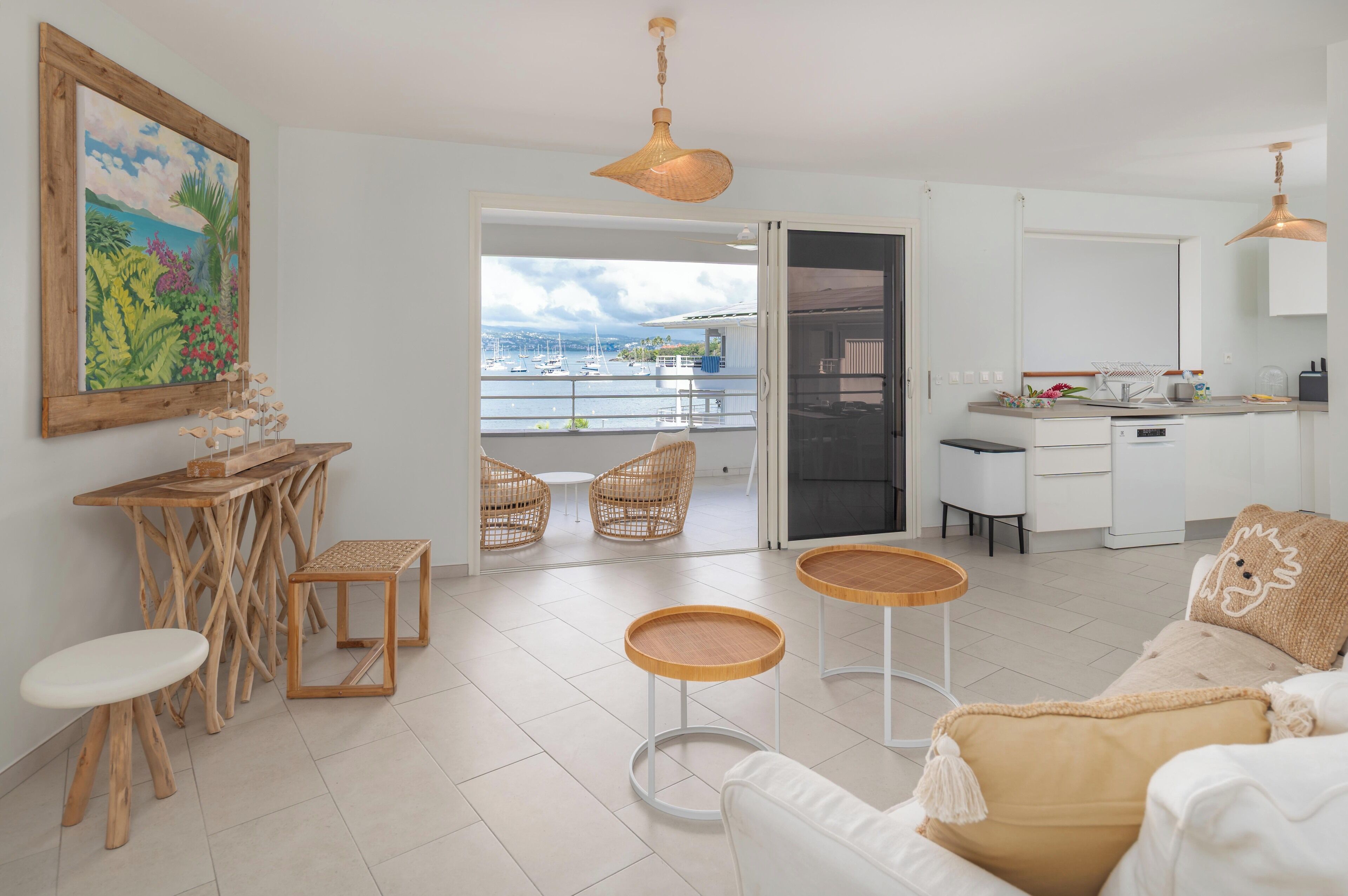 Deluxe Apartment, Sea View | Living area