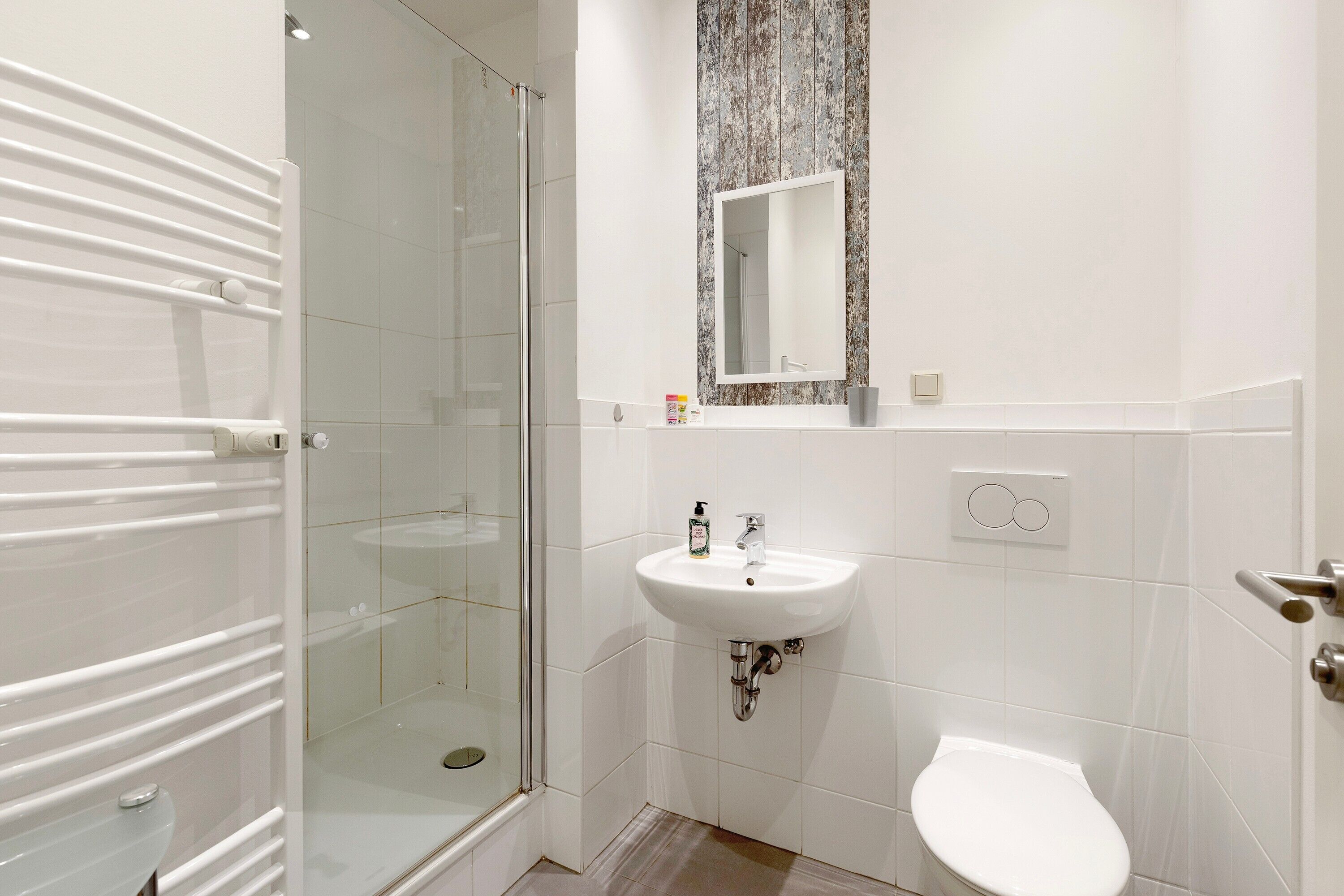 Dutxa, assecador de cabells i tovalloles 