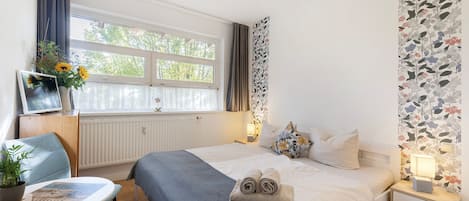 2 عدّة غرف نوم ومكواة/لوح كي وواي فاي وملاءات أسرّة