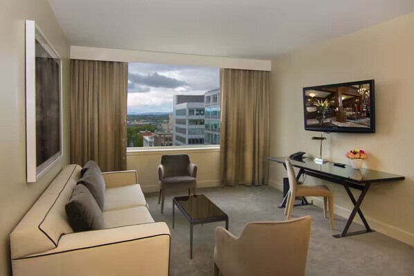 Living area - Elegant King Penthouse | Spacious Top Floor Suite w/ Stunning Views (Portland)